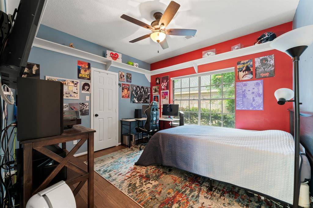 Secondary bedroom