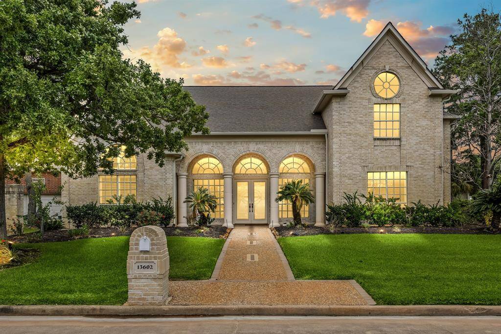Welcome home to 13602 Copeland Oaks!