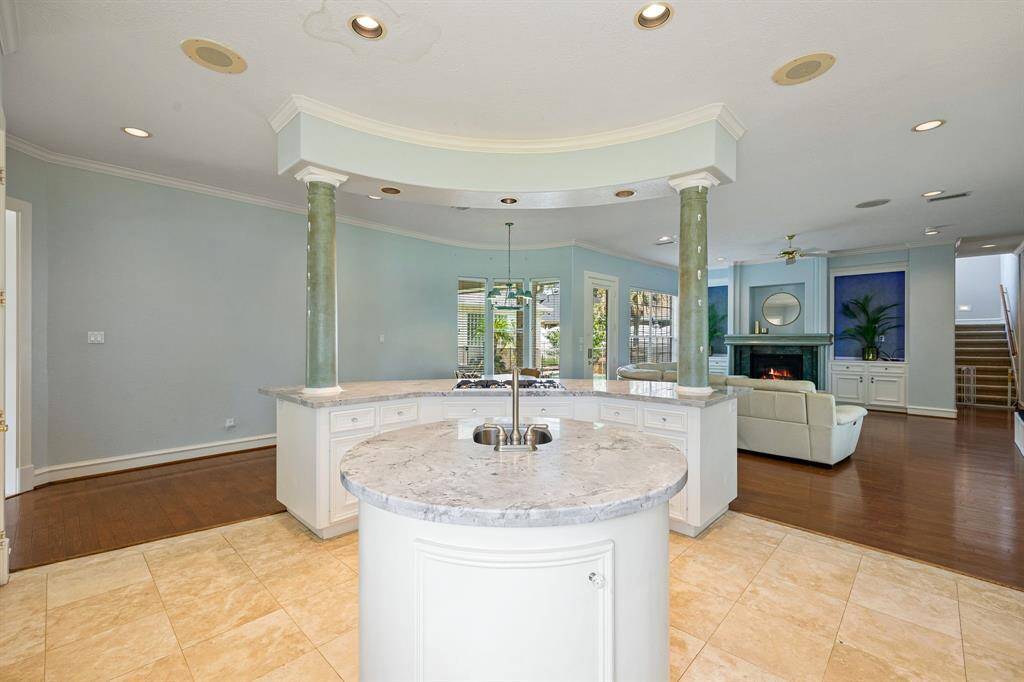 Farmhouse sink with pull-out spray faucet and disposal