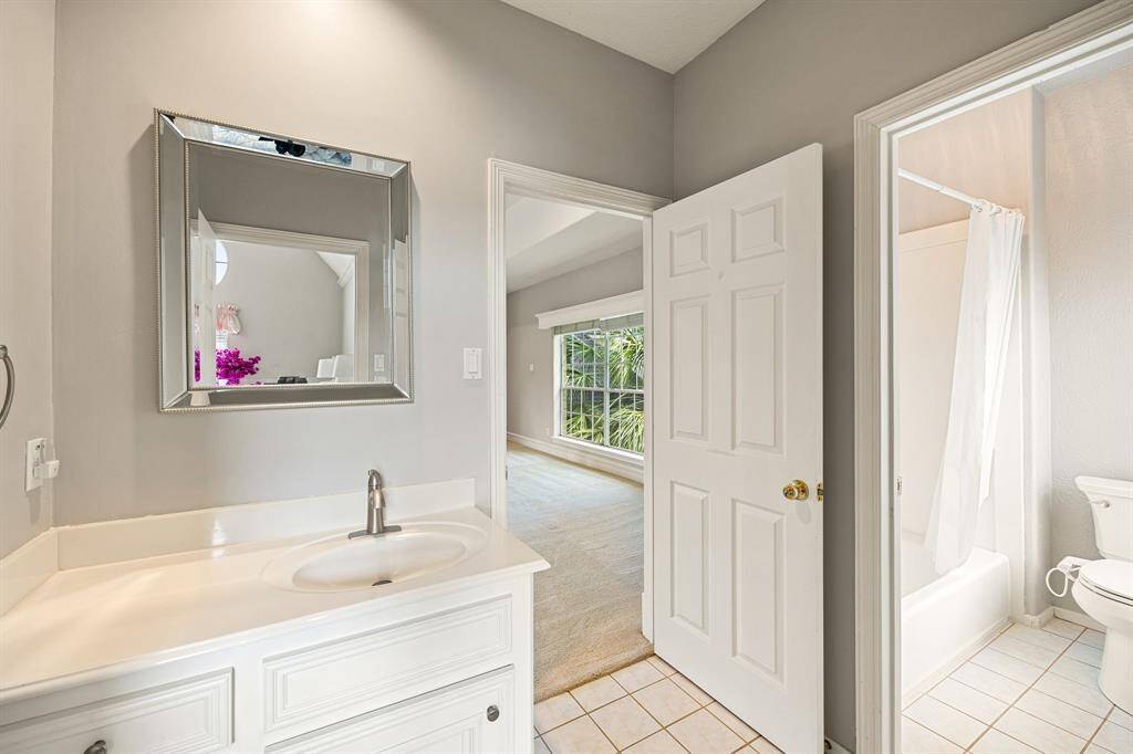 Full bathroom for third bedroom with access from game room as well.