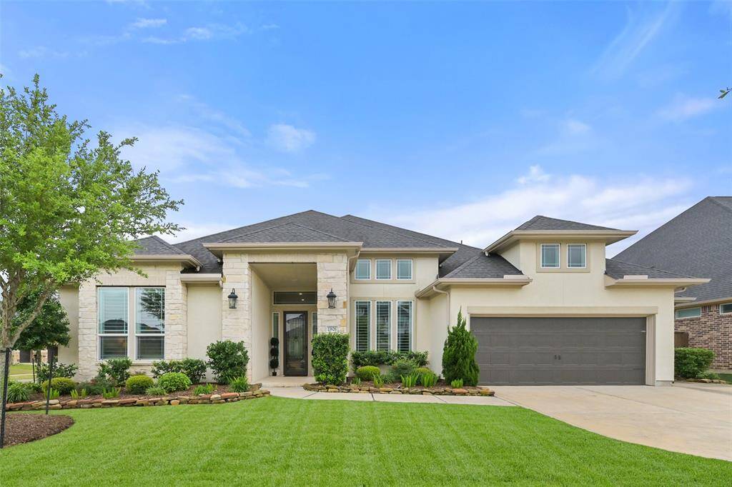 Fabulous newer construction nestled in the highly-desirable neighborhood of The Reserve at Clear Lake. Discover the epitome of luxury living in this rare 1 story residence located on a corner lot on a cul-de-sac. FOUR car garage! Minutes from walking trails, lakes, community rec center & pool. Minutes from NASA/JSC, I-45, & lots of shopping & restaurants. Zoned to acclaimed CCISD schools. A must see!
