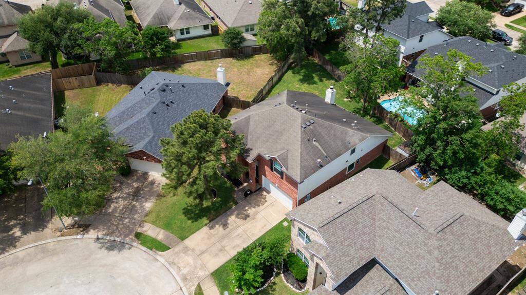 Nestled in a cul-de-sac.Play ball in the front cul-de-sac.
