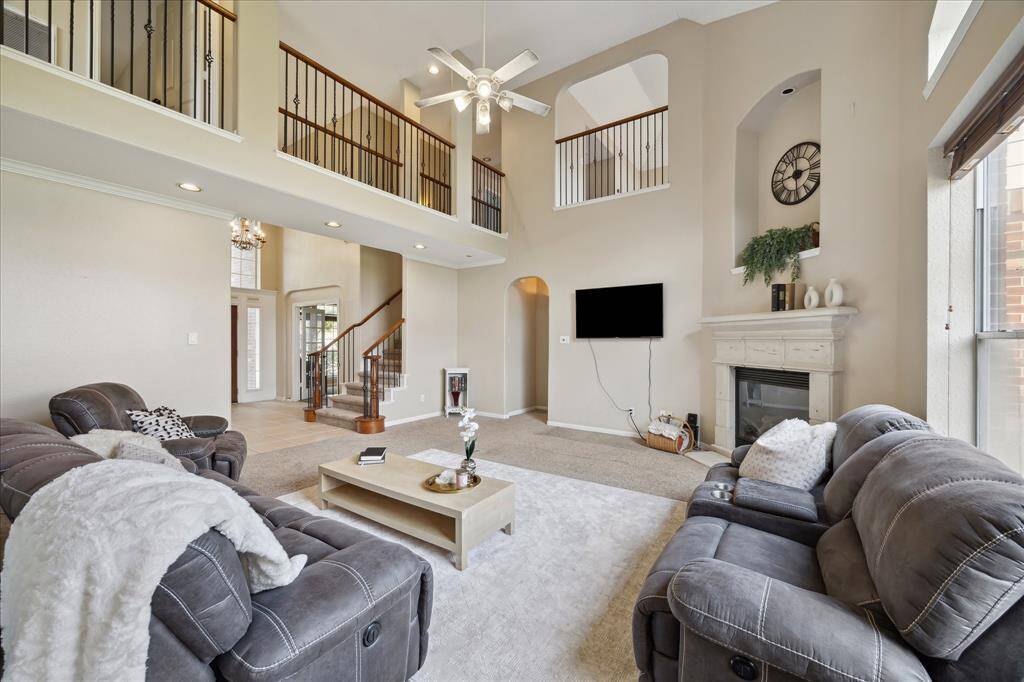 Left of the entrance you'll find a home office/ music room. It has ample light.