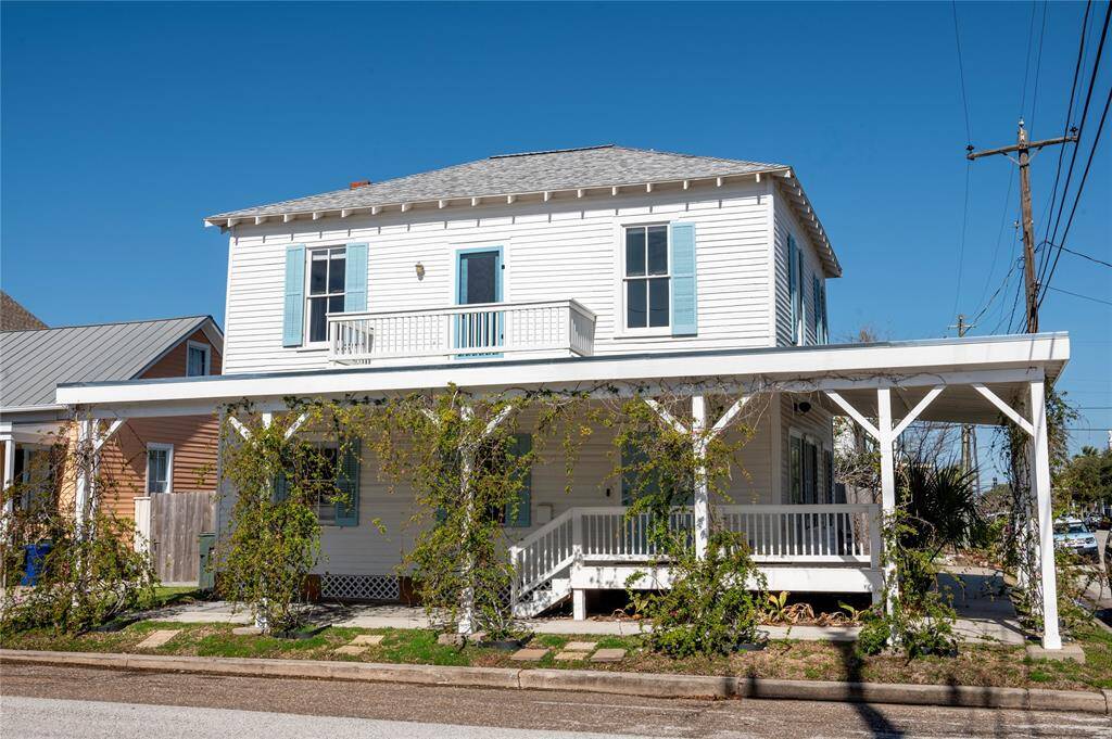 Come home to 4014 Avenue L in Galveston Island's East End