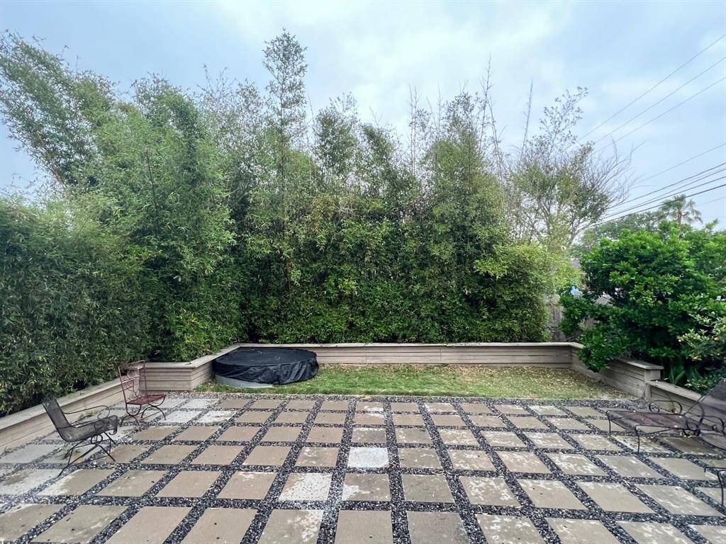 Discover your perfect backyard oasis for relaxation and memorable gatherings.