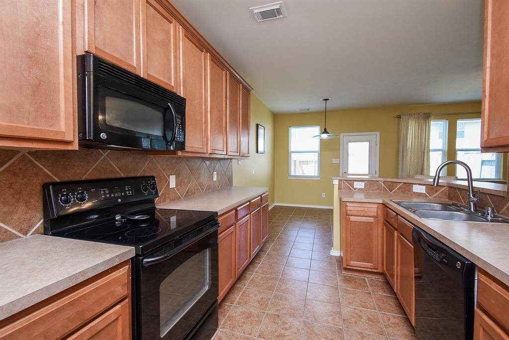 Kitchen with All Appliances