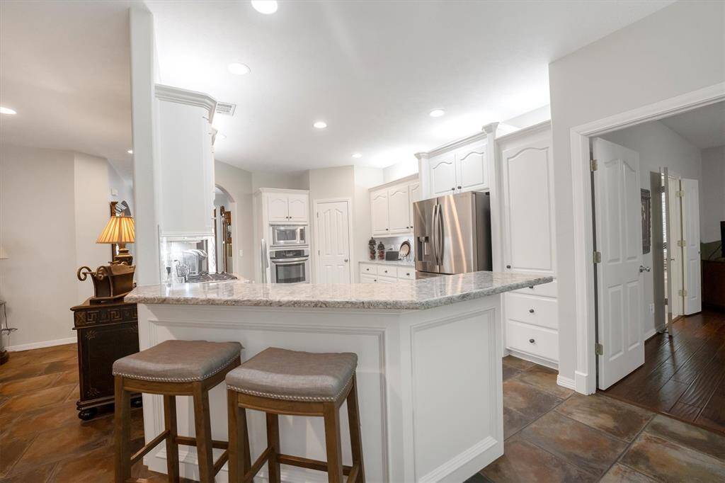 The breakfast bar provides a versatile serving or dining area