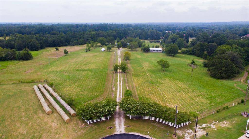 The drive into the property! WELCOME!