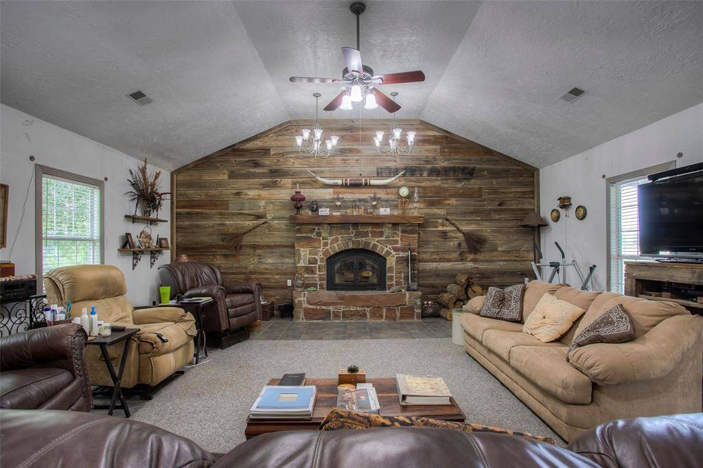 The large family room is very welcoming!
