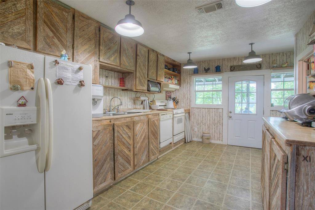Kitchen - view 1