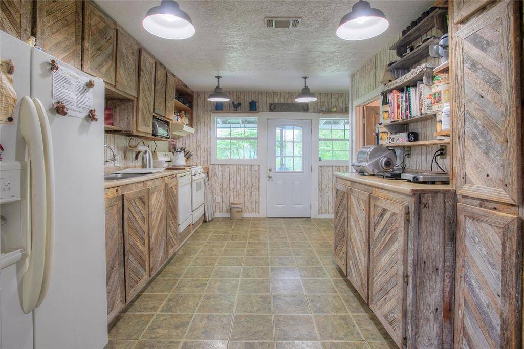 Kitchen - view 2