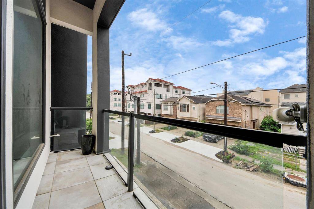 2nd floor balcony