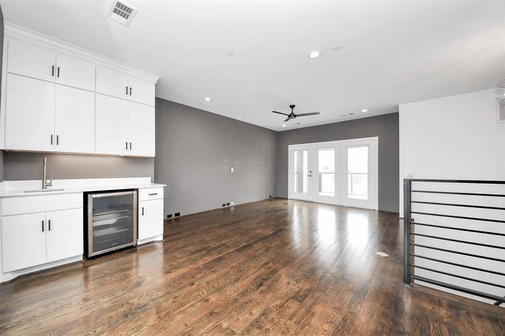wine cooler included.