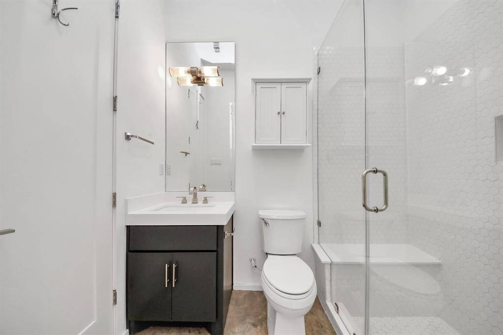 Full bathroom #3