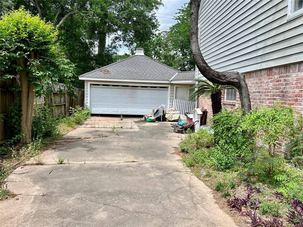 Two-car attached/detached garage.
