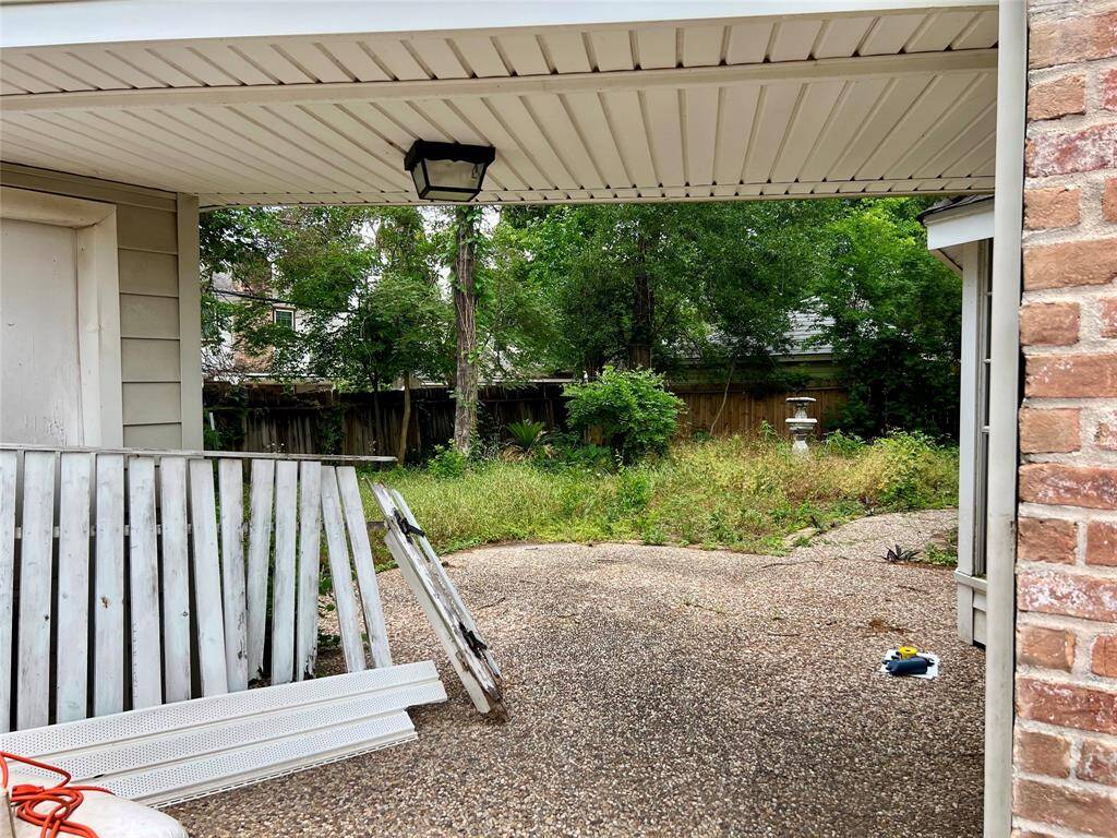 Entering the back yard. Covered walkway from house to garage.