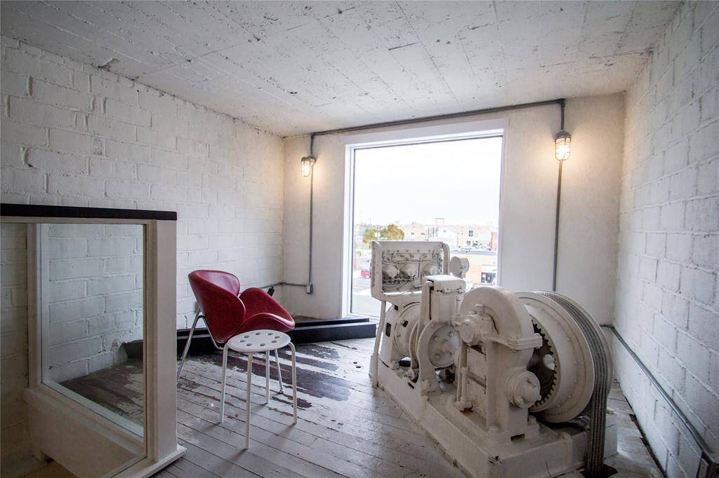 ADDITIONAL MASTER SITTING AREA WITH PICTURE WINDOW WITH VIEWS OF DOWNTOWN. FEATURES THE ORIGINAL MECHANICAL FEATURES OF THE EARLY 1900'S FREIGHT ELEVATOR.