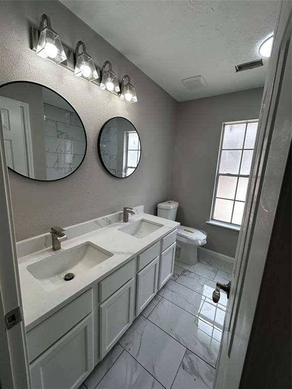 Double vanity in upstairs bathroom
