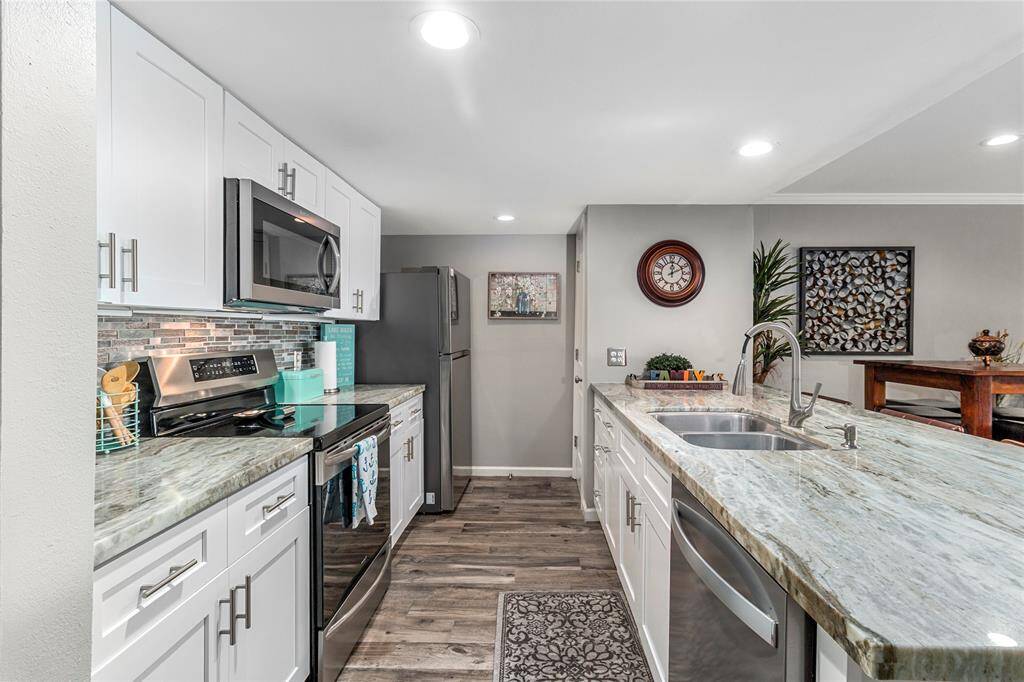 Granite counter tops!
