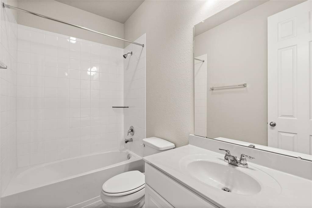 Note: Sample product photo. Actual exterior and interior selections may vary by homesite. Photo is virtually staged