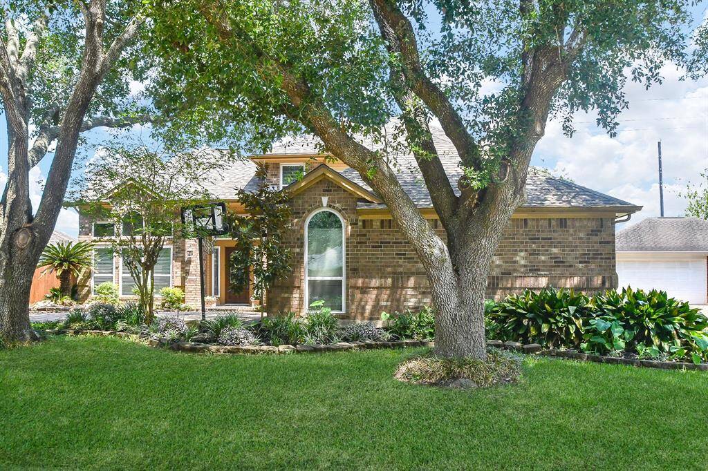 Charming brick home with a lush front yard and mature trees, offering great curb appeal. Features a lots of windows and well-maintained landscaping, creating a welcoming entrance.