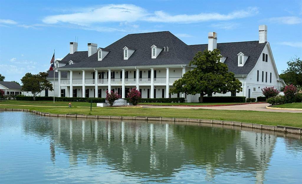 Pecan Grove Plantation is a great family community!  Beautifully landscaped with trees and flowers, walkways, parks, trees and ponds!