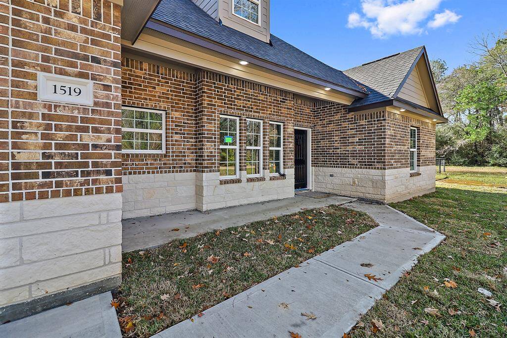 PICTURES ARE OF PREVIOUS HOME - SELECTIONS AND COLORS MAY VARY
