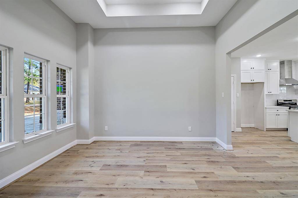 PICTURES ARE OF PREVIOUS HOME - SELECTIONS AND COLORS MAY VARY