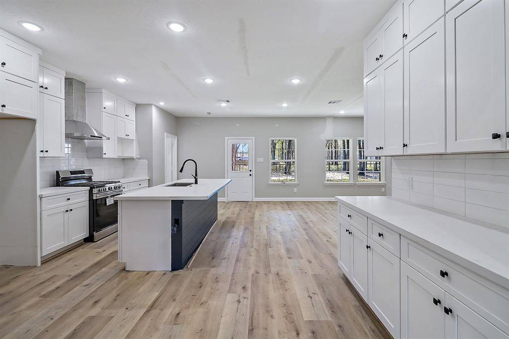 PICTURES ARE OF PREVIOUS HOME - SELECTIONS AND COLORS MAY VARY