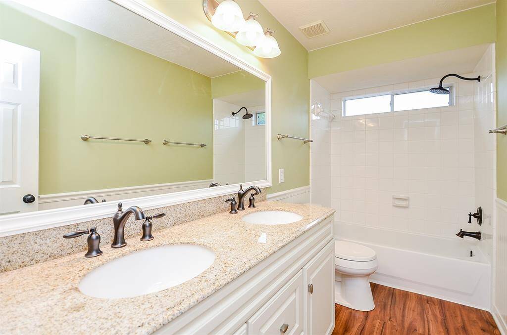 Upgraded Secondary Bath with DOUBLE SINKS!
