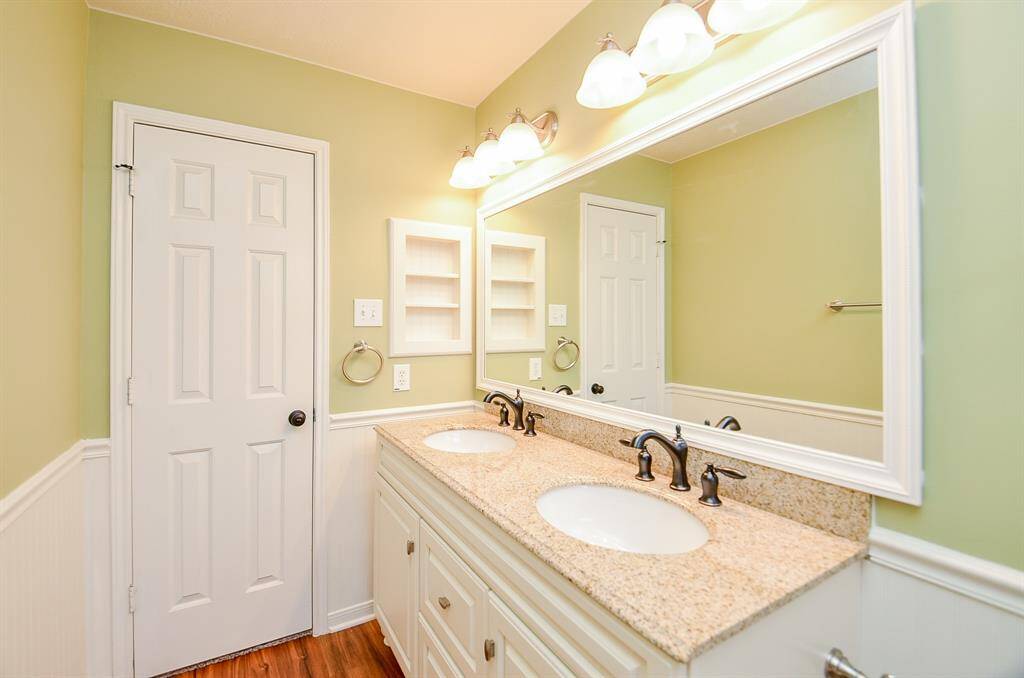 Upgraded Secondary Bath with DOUBLE SINKS and huge mirror!