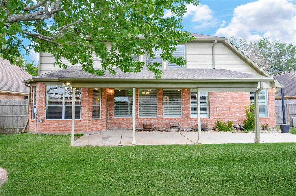 Spacious back yard!