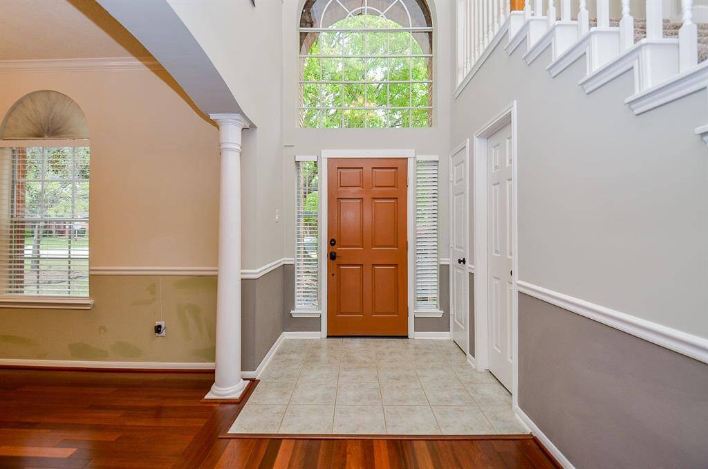 Light and Bright Entry with Soaring Ceilings!