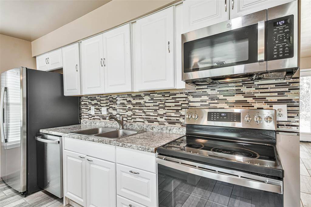 Bright, white cabinetry completes the space.