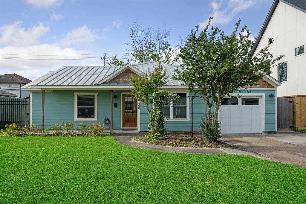 Welcome to 1725 Woodcrest in the sought after neighborhood of Oak Forest.