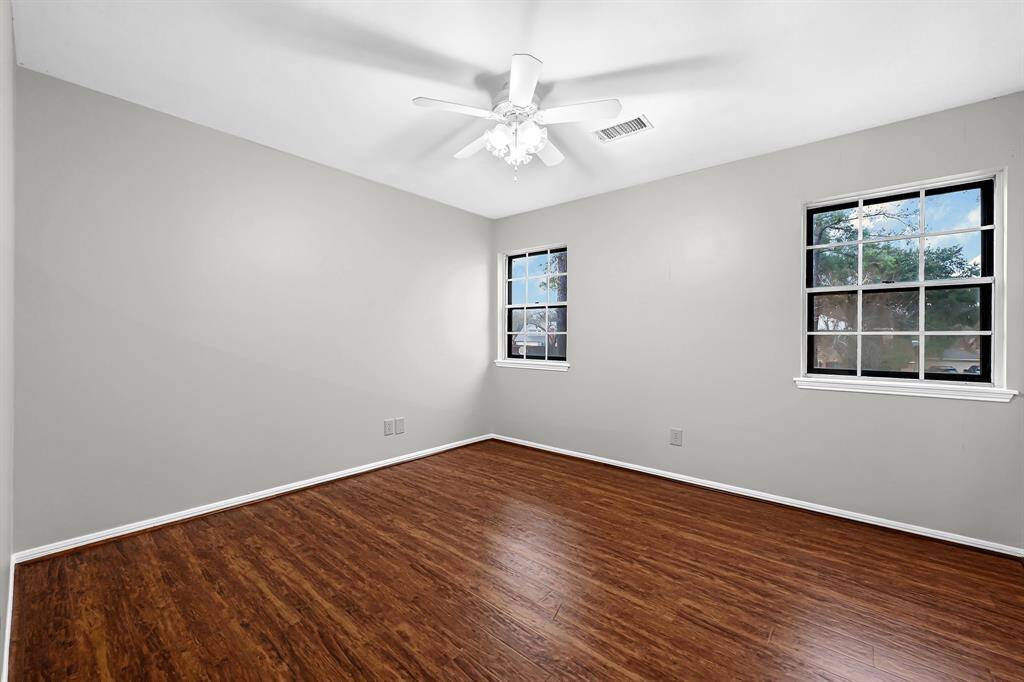 Secondary bedroom