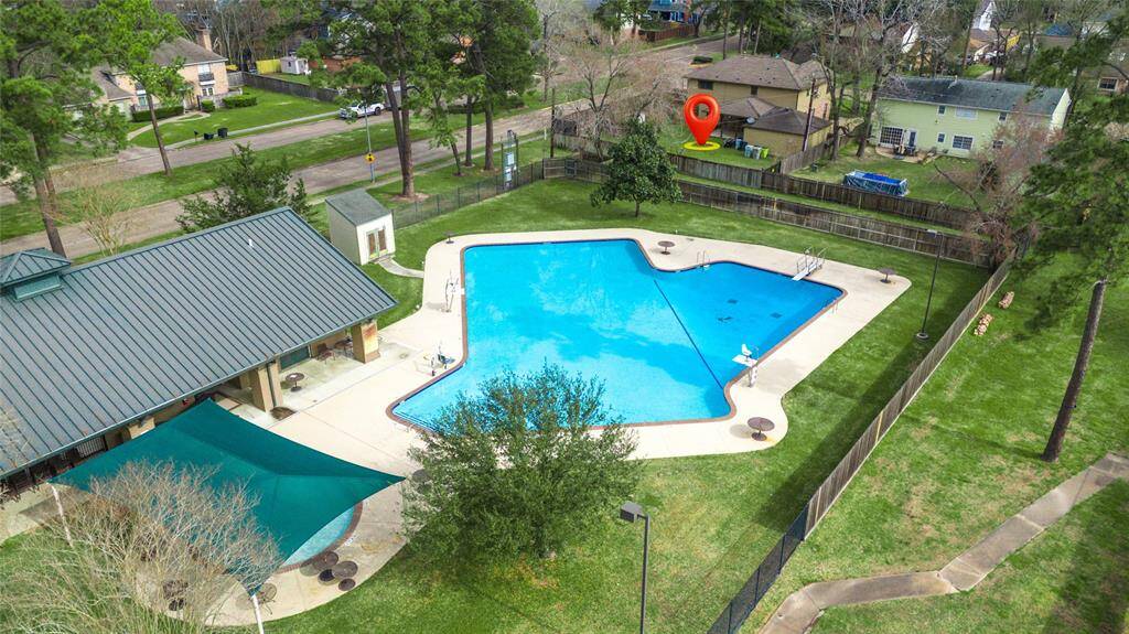 Take the short walk from your backyard and enjoy the many amenities Cypresswood has to offer!