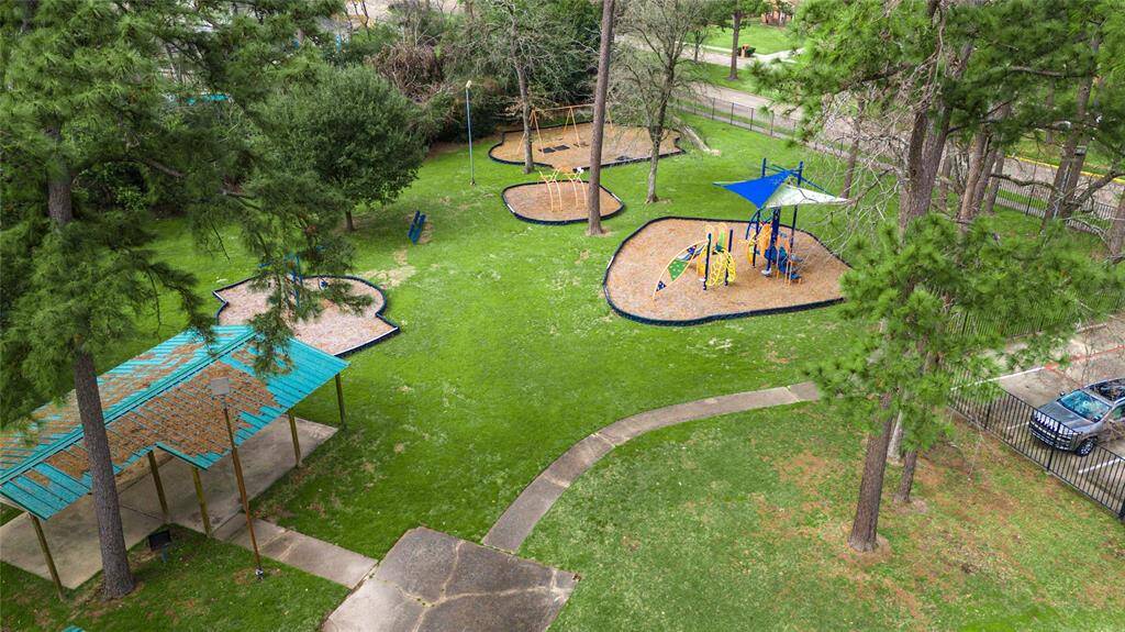 Community playgrounds and dog parks just minutes from your home!