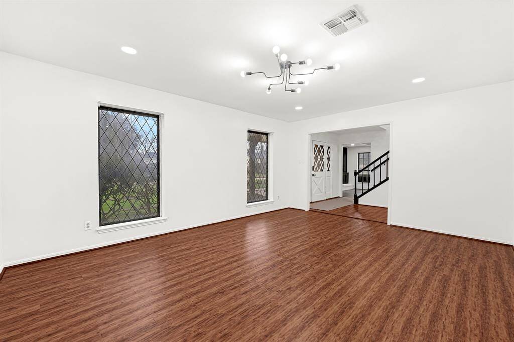 Common Area or additional flex room off the front of the home could be used for many purposes.