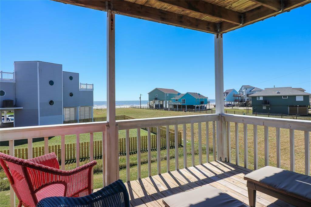 1st level deck with access from the Master suite and 2nd bedroom.