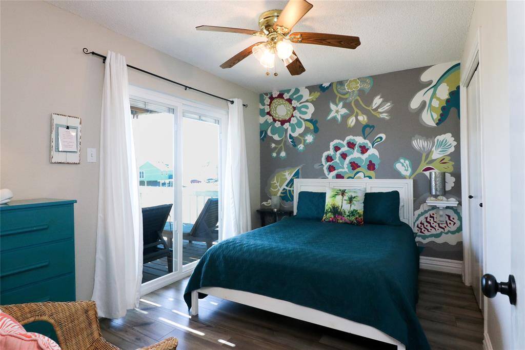 2nd bedroom with access to the 2nd deck.