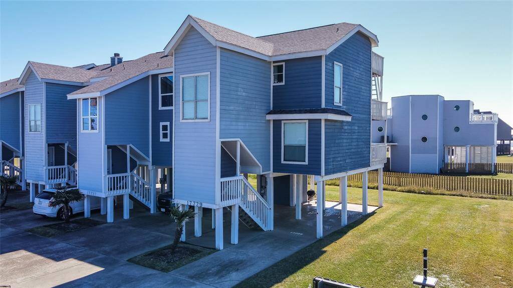 Corner townhome means NO West side neighbors!!!