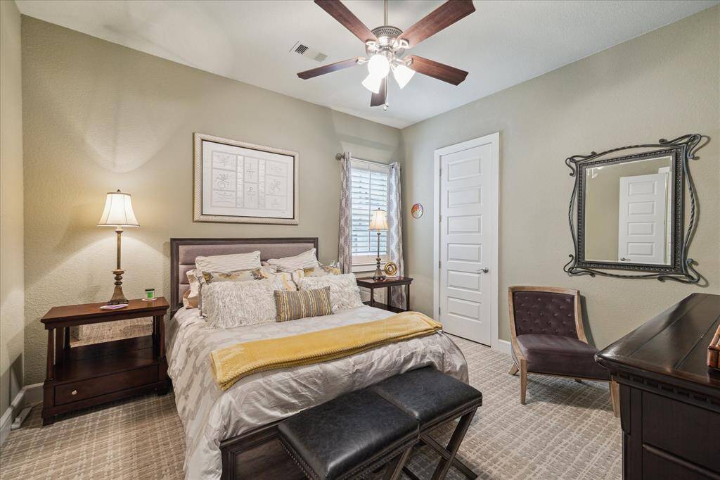 Spacious guest bedroom with walk-in closet and "Hollywood Style" bathroom access.