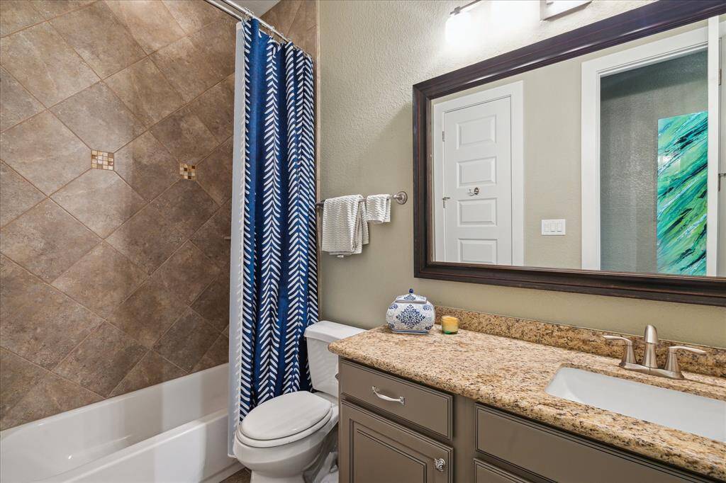 En-suite bathroom servicing the exclusive guest bedroom.