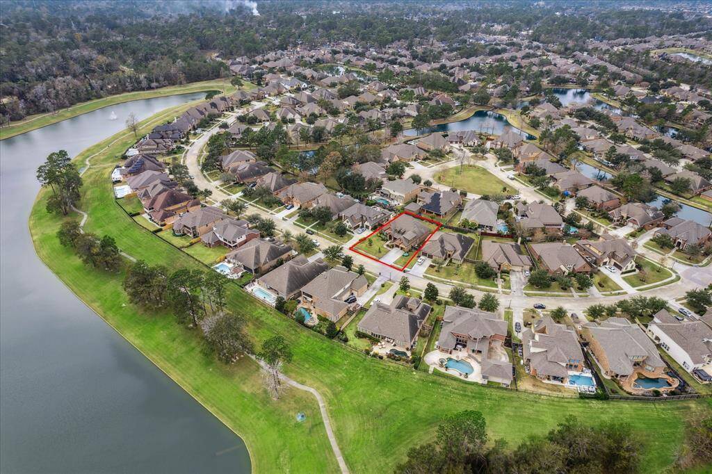 Look how close you would be to the largest lake in the community!