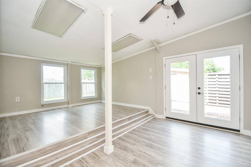 Flex-Space! New Luxury Vinyl Floors! Game-room, Sun-room for lots of plants, Play-room, Exercise Studio, Library and so much more!