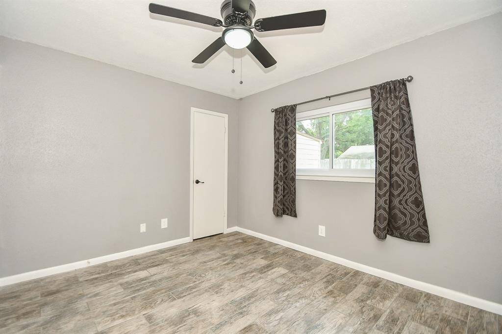 Secondary bedroom