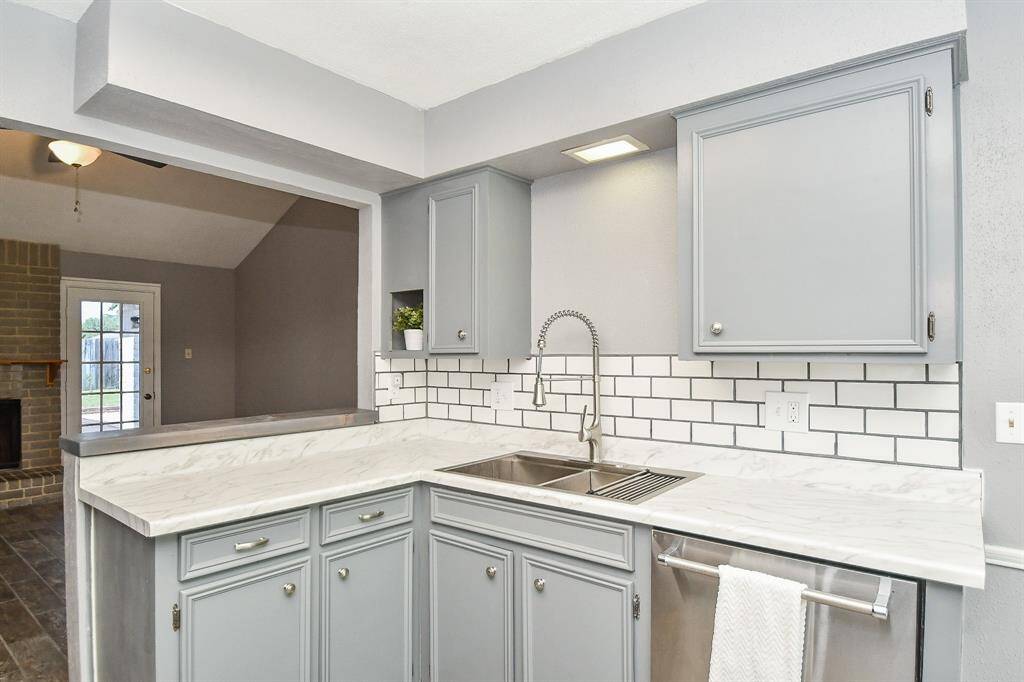 Farm sink and great tile backsplash.