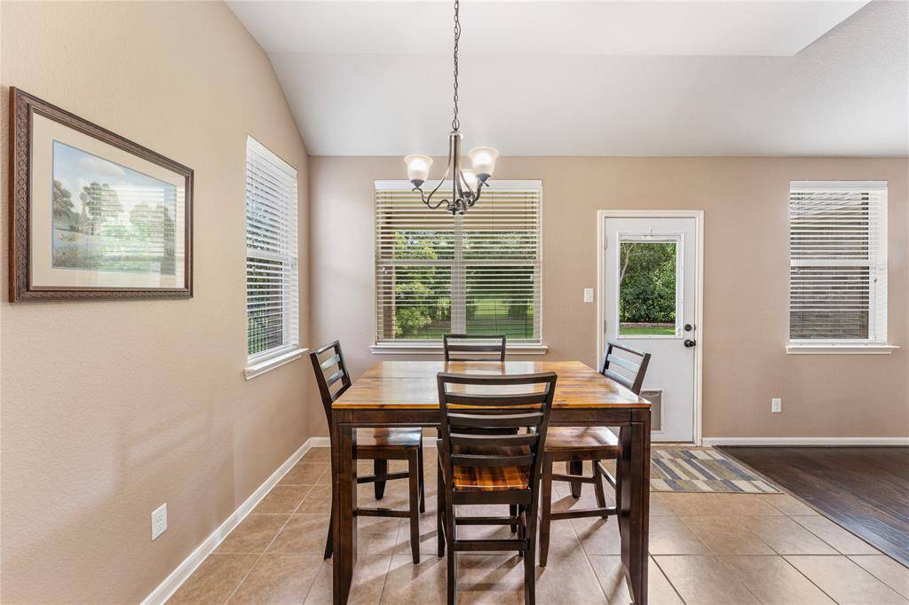 Enjoy family meals and morning coffee in the breakfast nook