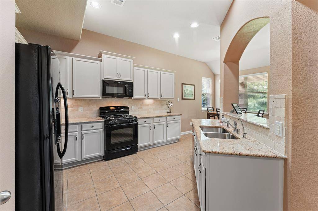 An efficient kitchen makes meal prep a breeze